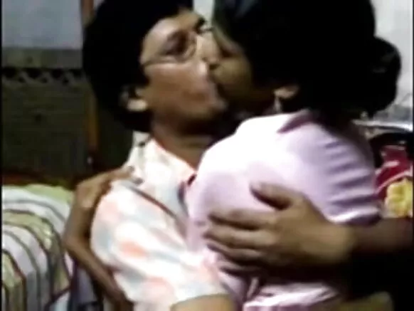 Bosi wa India Kusini alifurahia video za watu wazima bila malipo za mfanyakazi wa hoteli.