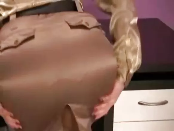 Video tatu za kibinafsi za bibi waliokomaa - ofisi moto.