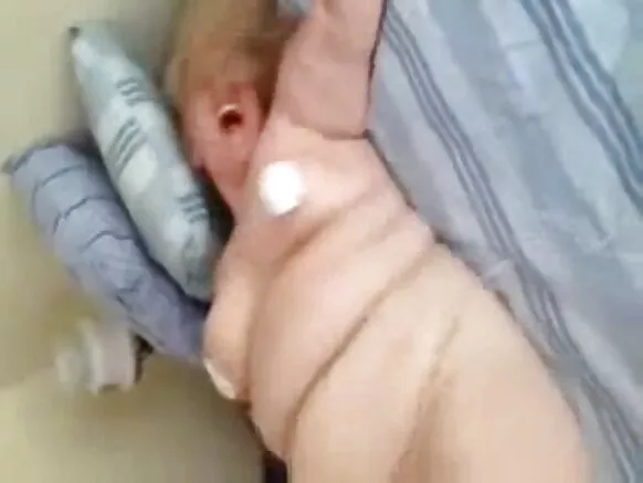 Wanawake wa Amateur huoa wanaume wakubwa, vijana. Kubwa granny orgasm voyeur.