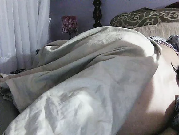 Shangazi wa Pakistani Busty Aliyekomaa wa Colombia MILF.