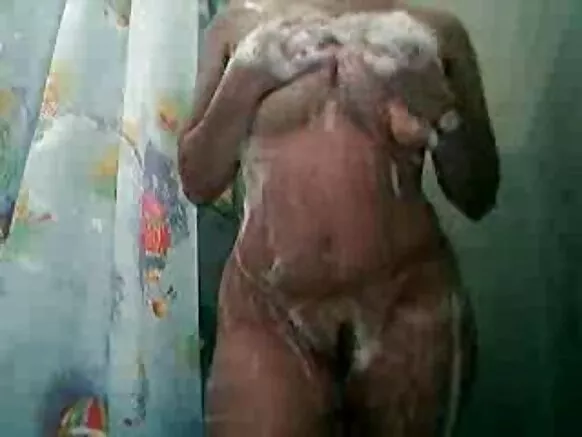 Mama aliye chini ya video za ngono za watu wazima, amekomaa moyoni.