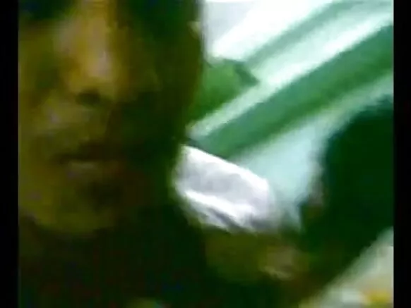 Shangazi wa Kihindi anamtania nyanya kwa matiti makubwa, sio punda, video ya mpwa wake.