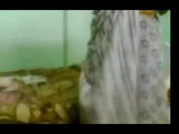Aunty XXX Video ya Wanawake Wazee wa Kaskazini mwa India Wakitaniana na Bosi wao.
