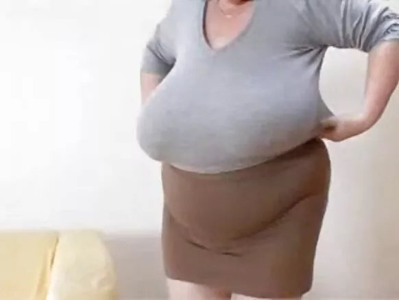 Ajabu moto tits arobaini na kitu.