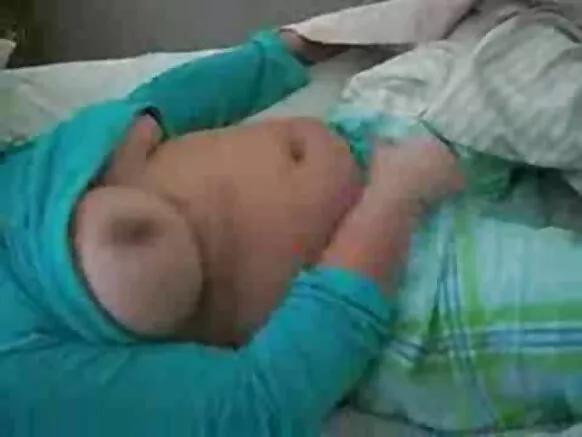 Xxx busty Kihispania masseuse kukomaa haraka.