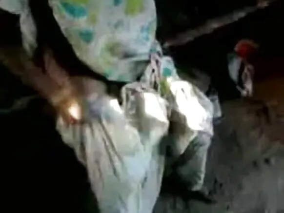 Shindana haraka na shangazi aliyekomaa katika kipindi cha utatu.