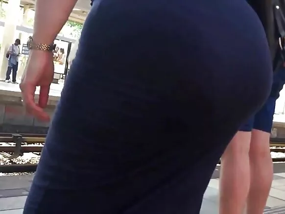 Kupeleleza Watu Waliokomaa na Punda Mkubwa wa Mviringo - Busty Orgasmic PAWG MILF - Ass Voyeur.