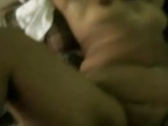 Desi amekomaa miaka ya 50 akimtania punda mkubwa wa shangazi wa India.