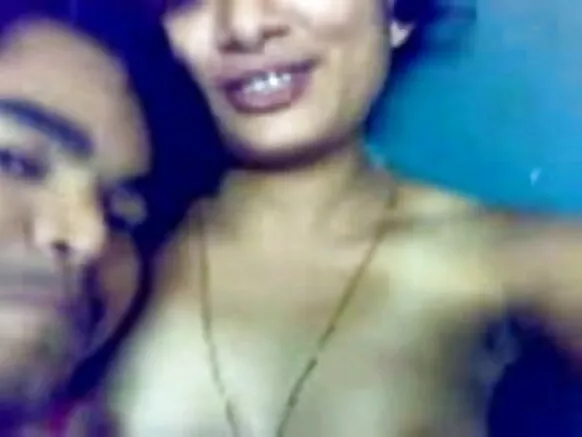 Shangazi mzuri wa Latina aliyekomaa kutoka kwenye tumbo la Kerala na pussy iliyokamatwa na mpenzi wake mzuri.