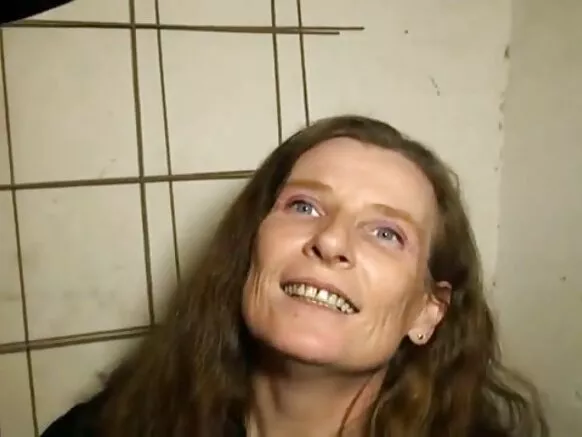 Elisa alitoboa xxx kukomaa katika video iliyotengenezwa nyumbani kutoka kwa wafanyikazi wa Ufaransa.