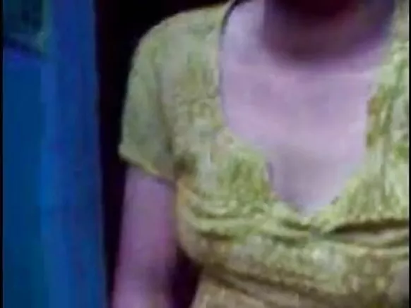 Bangla desi xxx veterans nyumbani shangazi asiye na aibu ananyonya musolmani kutoka kwa mpwa.