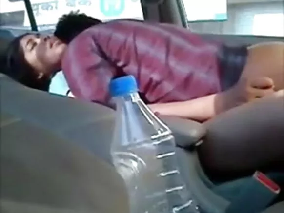 Kutaniana kwenye gari langu, video za kujitengenezea nyumbani na watu wazima zilizotumwa ili kutazamwa bila malipo.